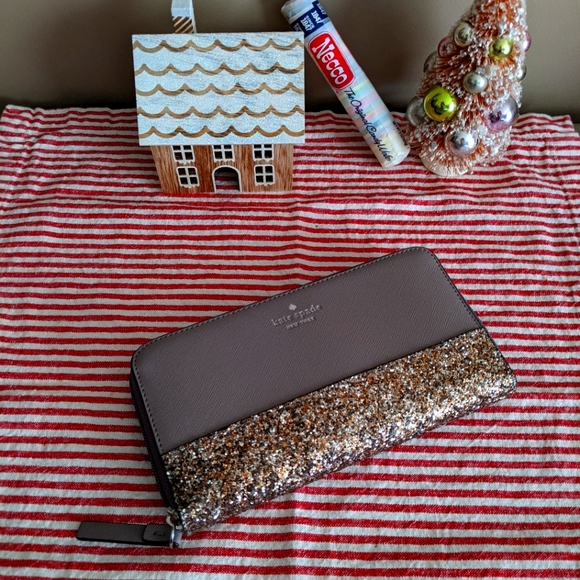 kate spade Handbags - NWT KS♠️ Cityscape Glitter Greta Court Wallet